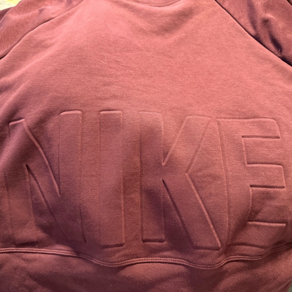Nike Women’s Burgundy Cropped Crewneck Sweatshirt Size 2X - Picture 6 of 6